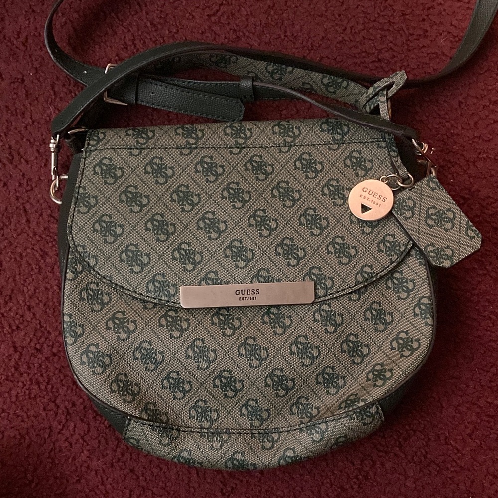 GUESS Crossbody Bag in Green - Y2K vintage fashion